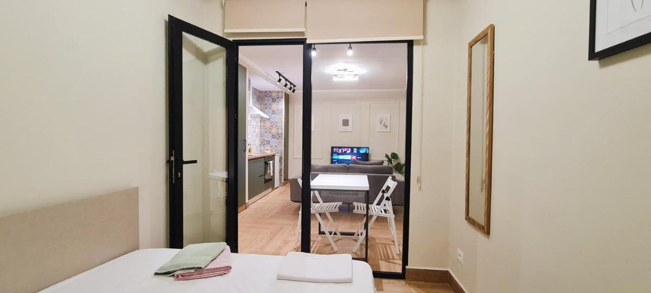 2V1 - Center Apartment 4 Тирана Экстерьер фото